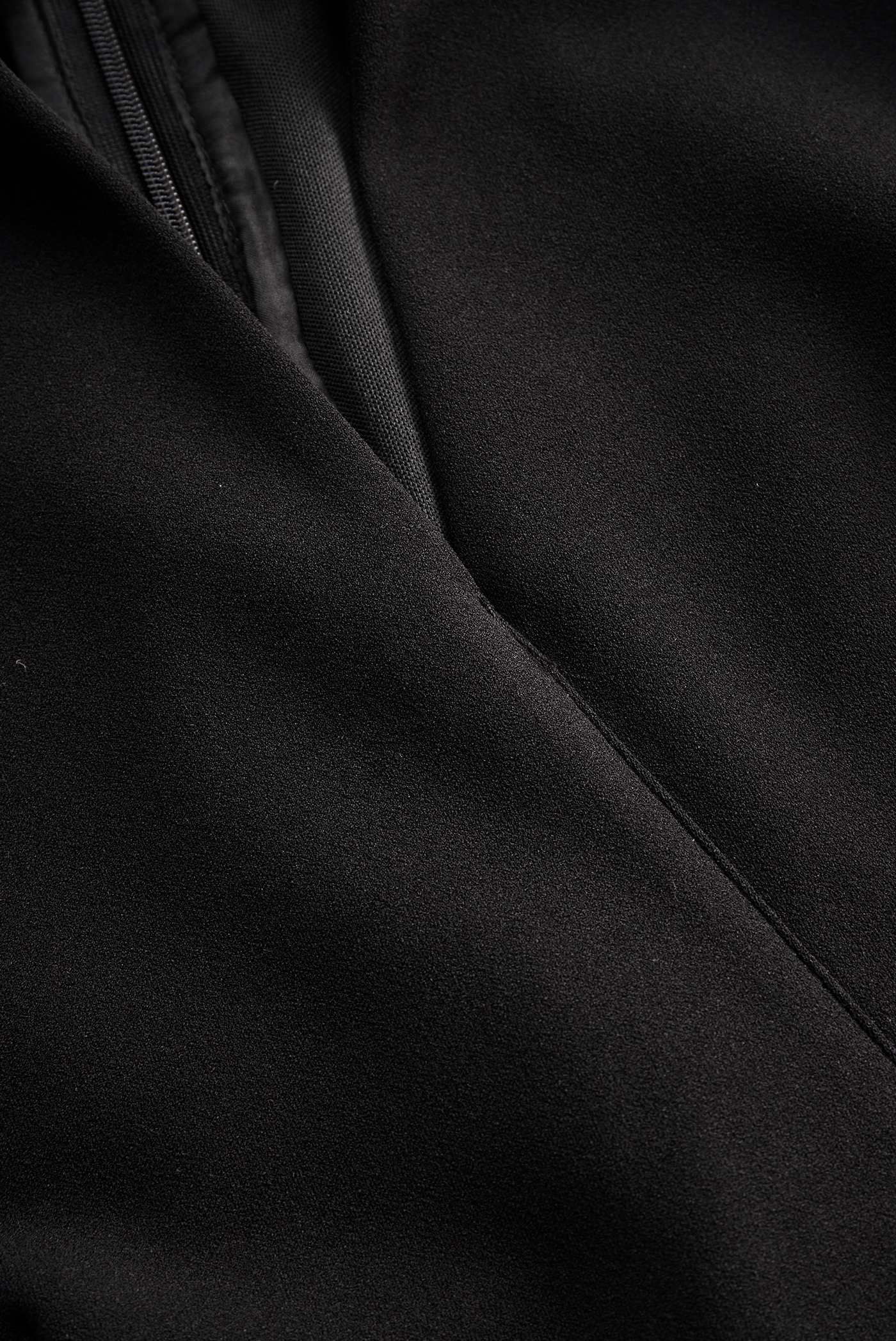 Klara | Sophisticated High-Collar Belted Midi Dress
